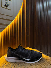 NIKE SIZE 43