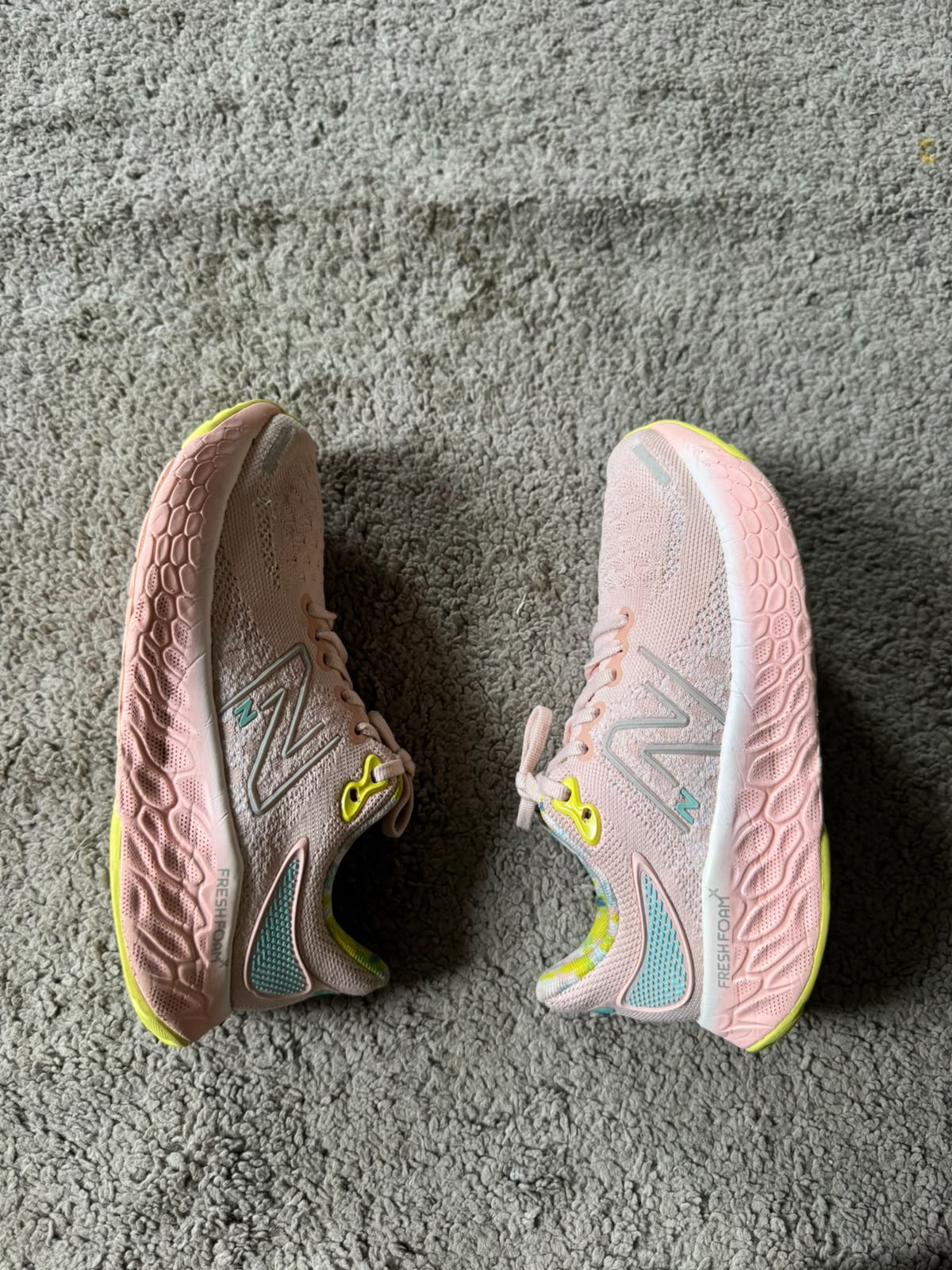 NEW BALANCE SIZE 36.5