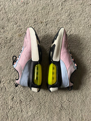 NIKE SIZE 41