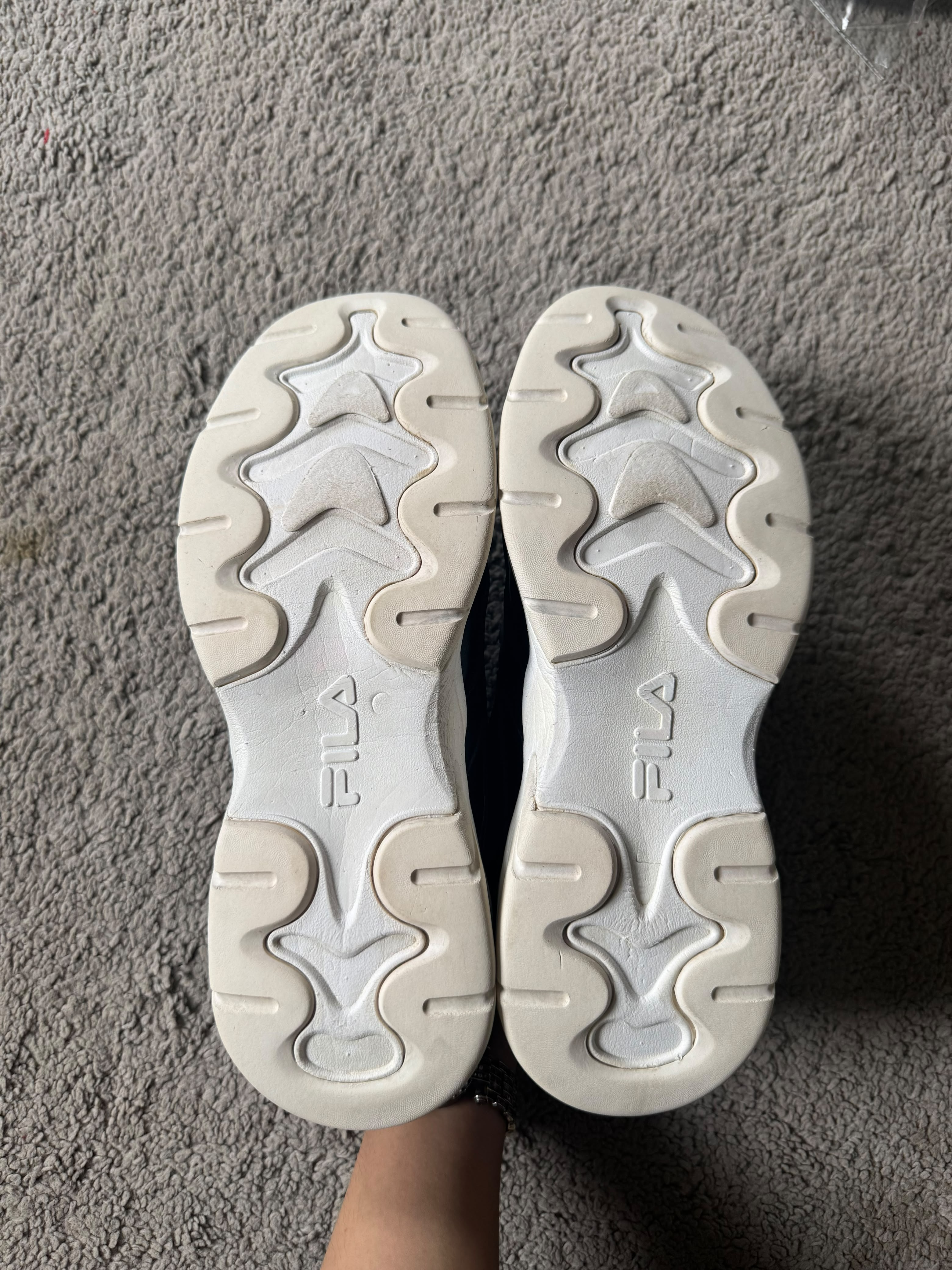 FILA SIZE 43