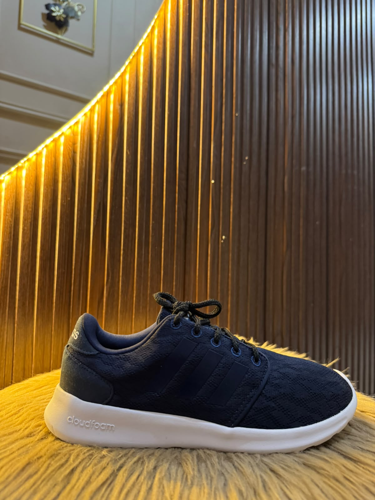 ADIDAS SIZE 39.5