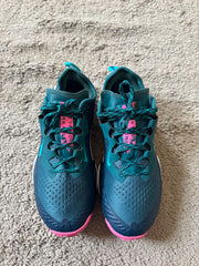 NIKE SIZE 38