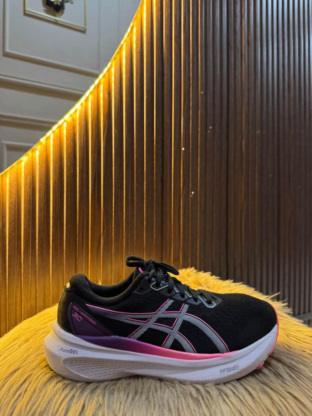 ASICS SIZE 37.5