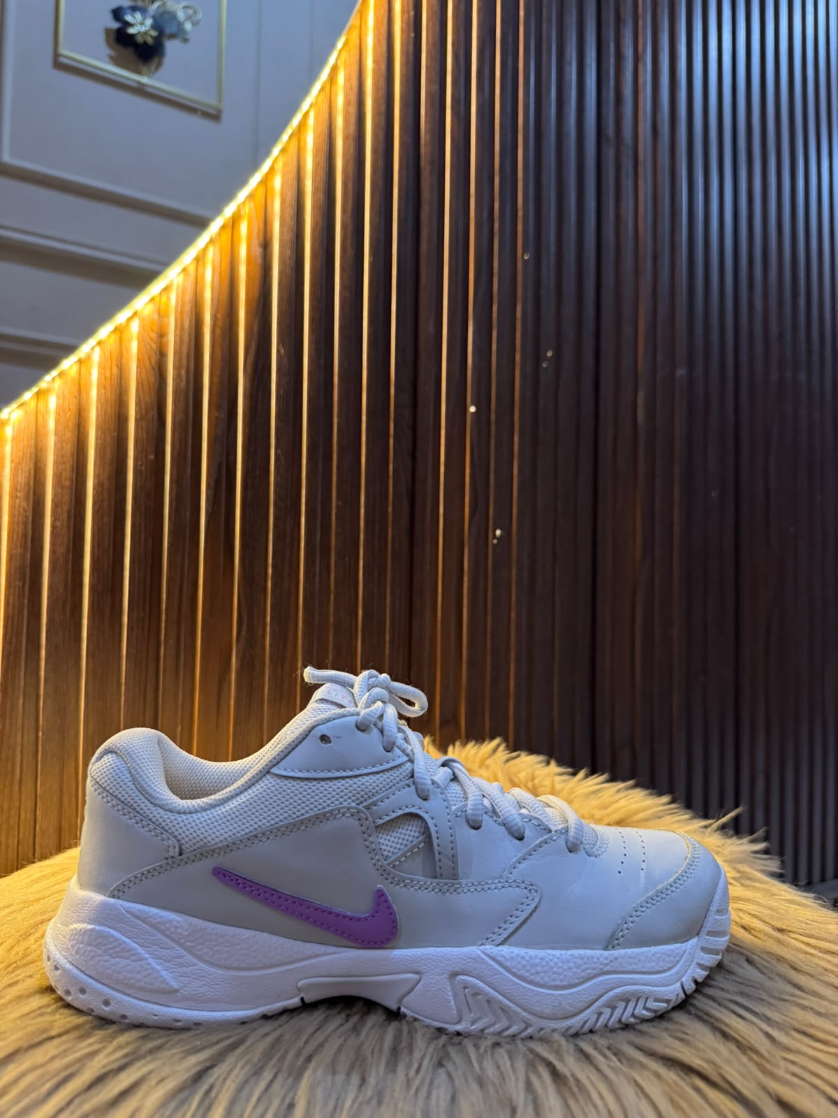 NIKE SIZE 38.5