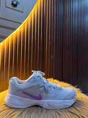 NIKE SIZE 38.5