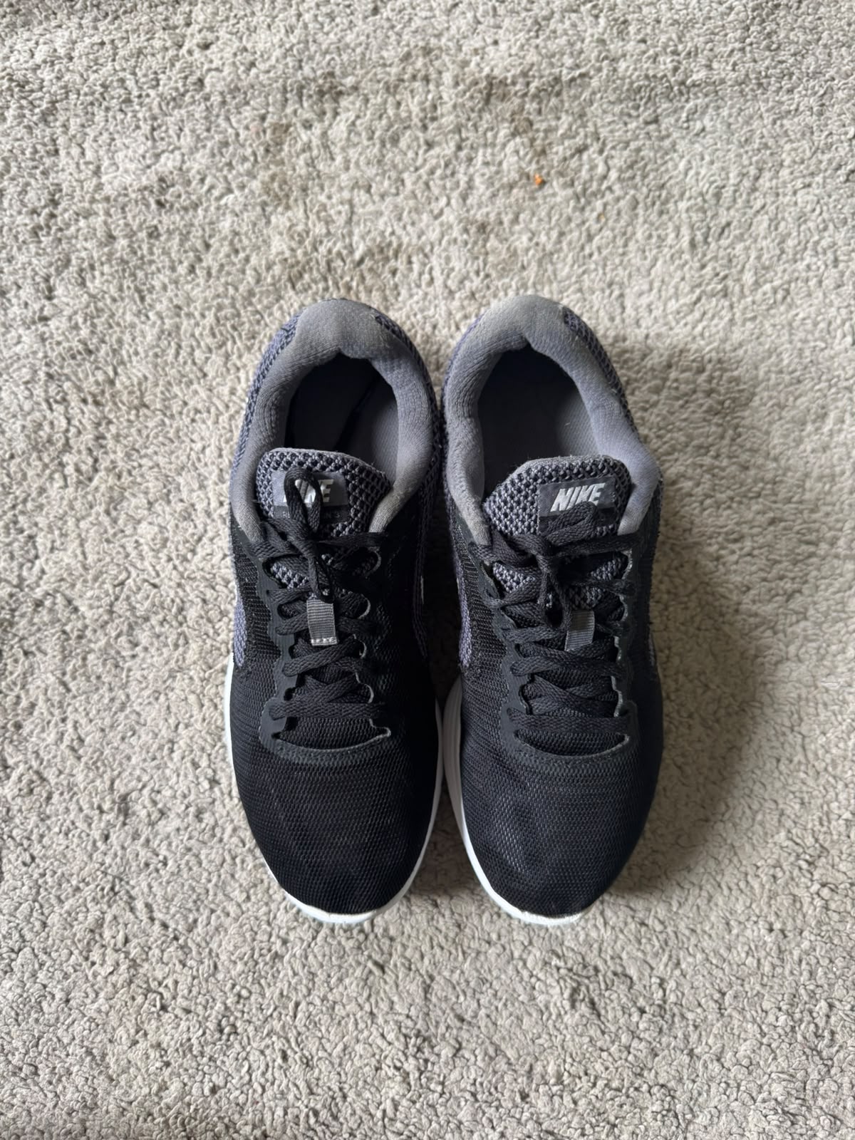 NIKE SIZE 39