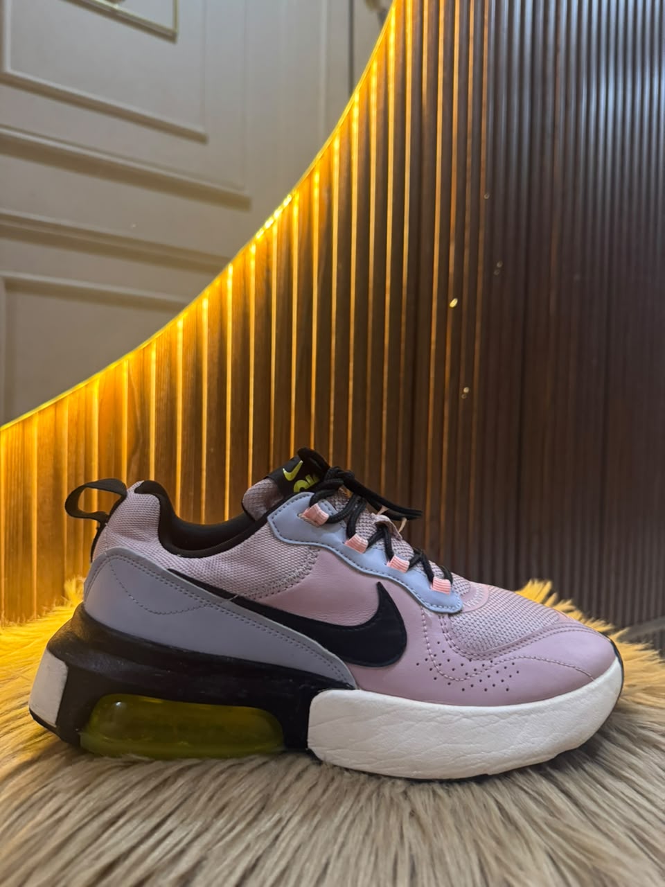 NIKE SIZE 41