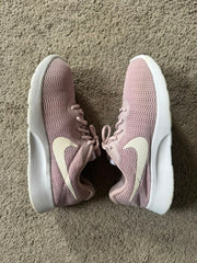 Nike Tanjun