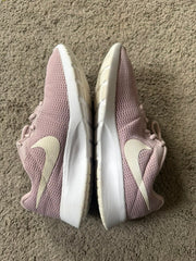 Nike Tanjun