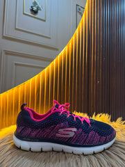 SKECHERS SIZE 38