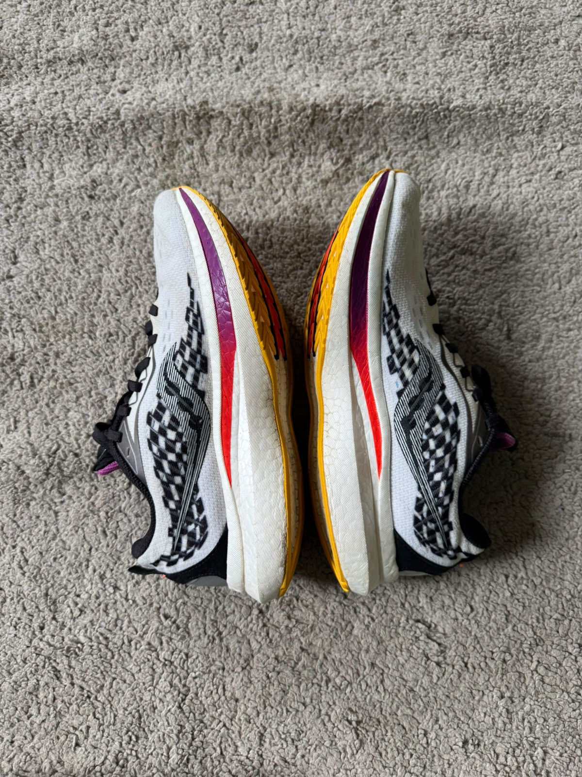 SAUCONY SIZE 39