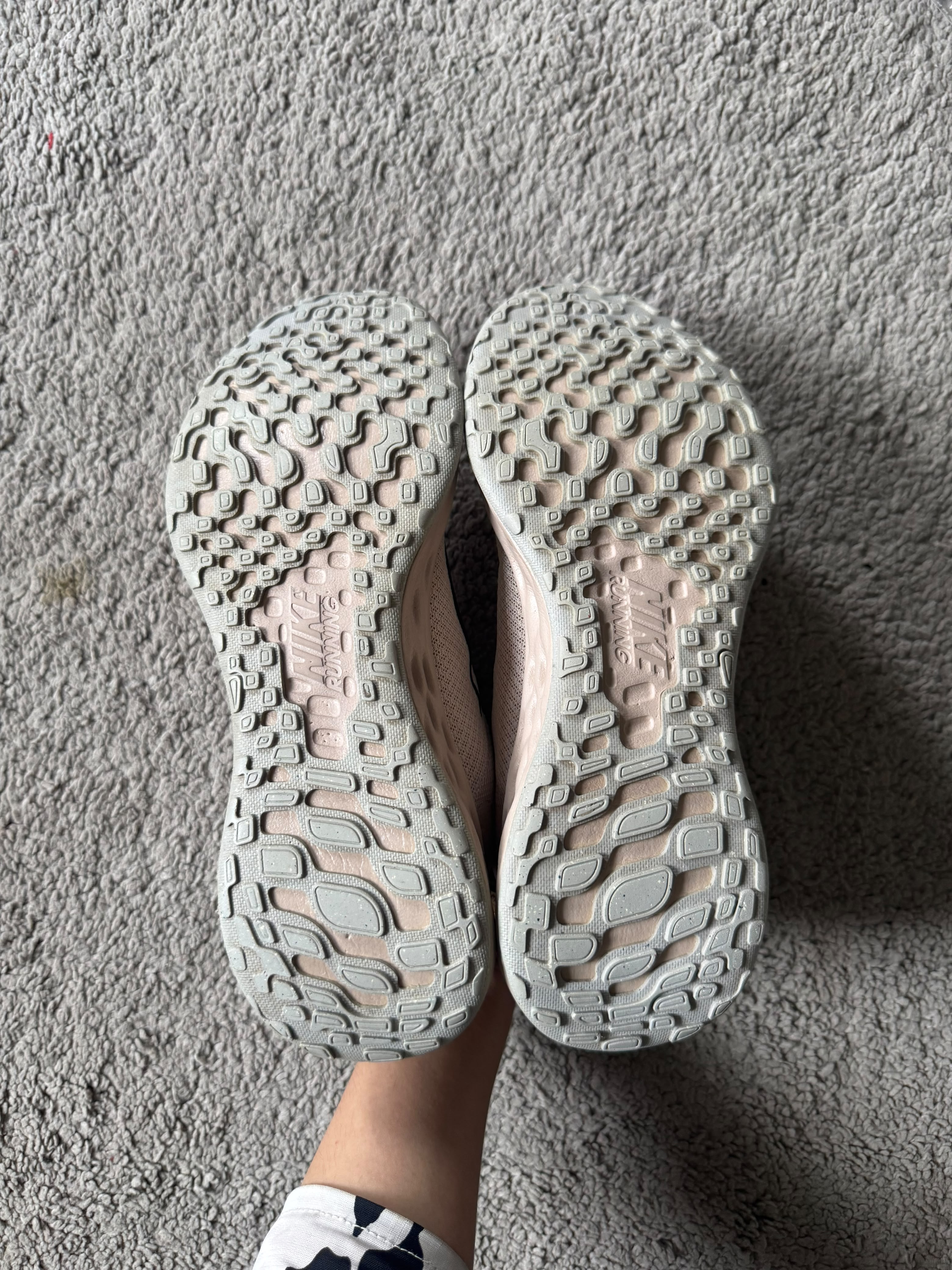 NIKE SIZE 41
