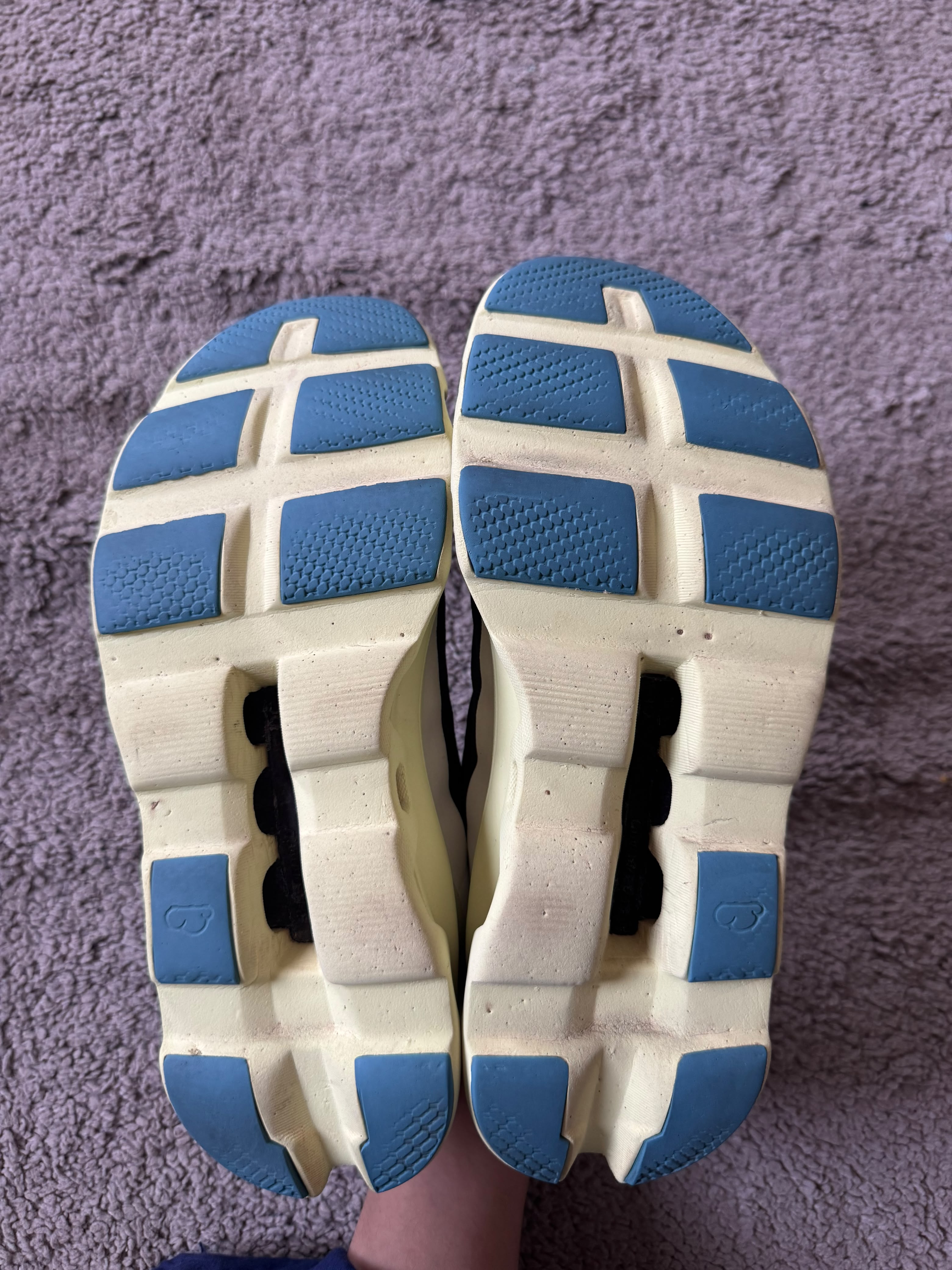 ON RUNNING SIZE 41