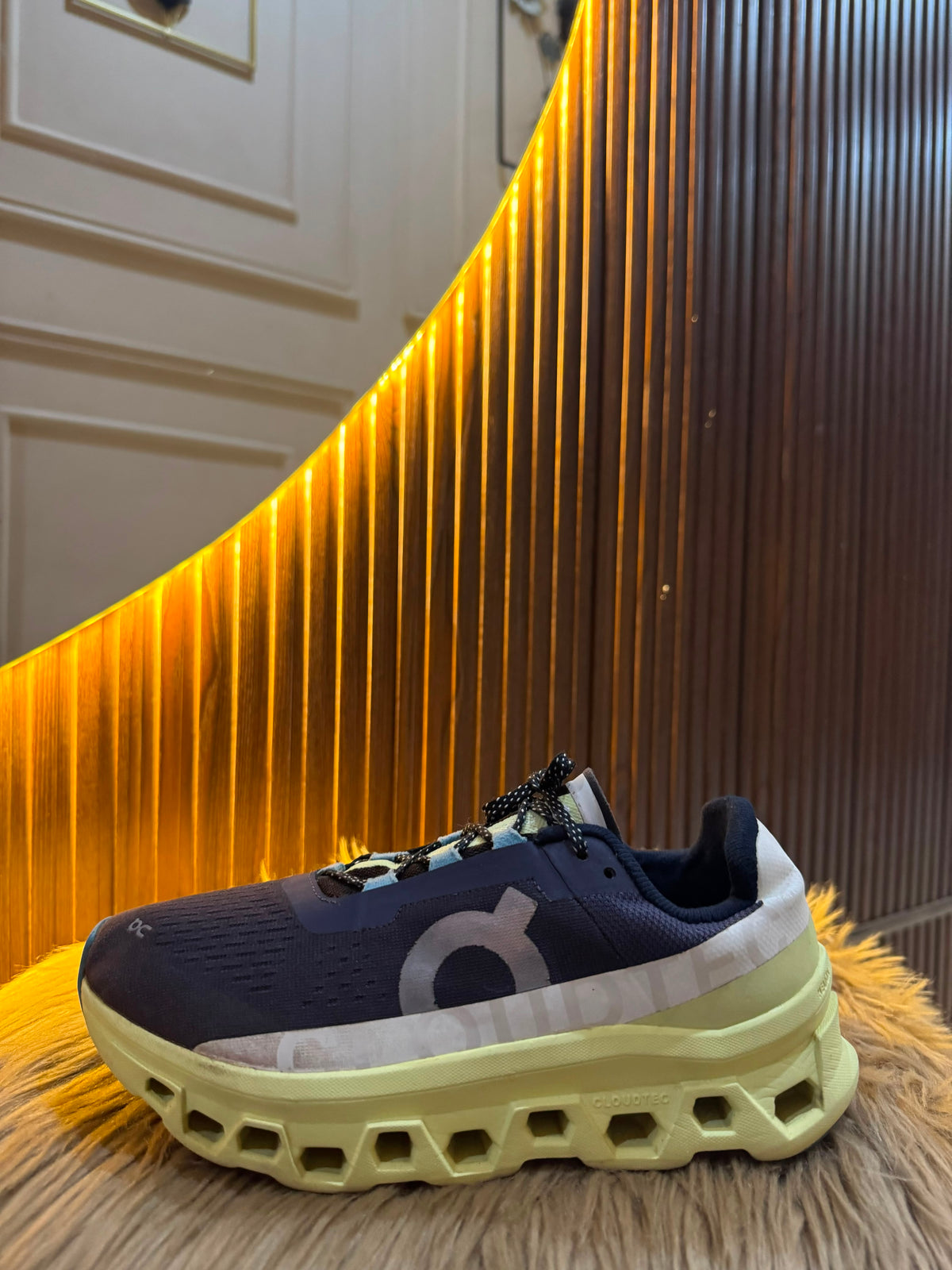ON RUNNING SIZE 41