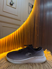 SKECHERS SIZE 37.5