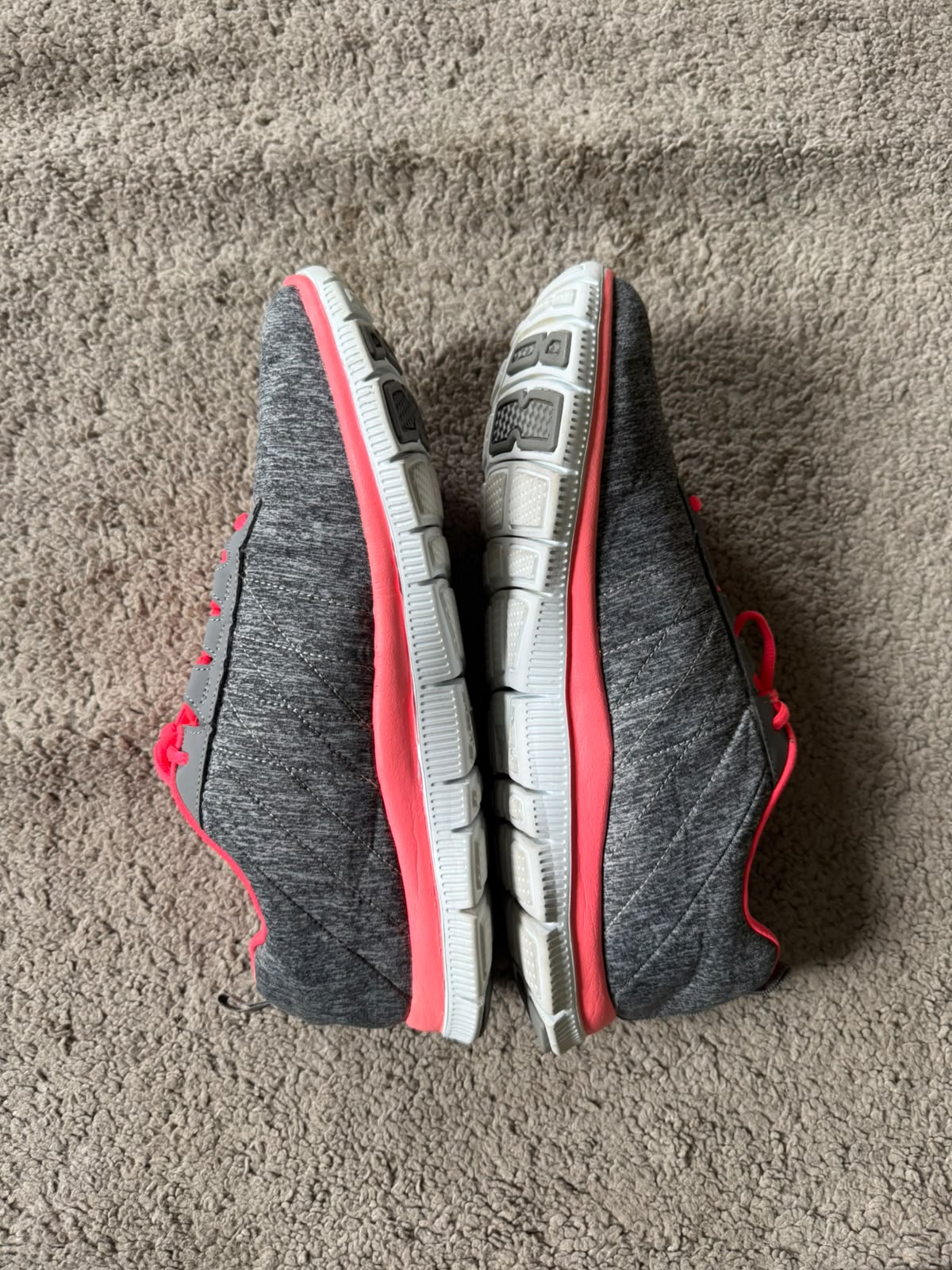 SKECHERS SIZE 42
