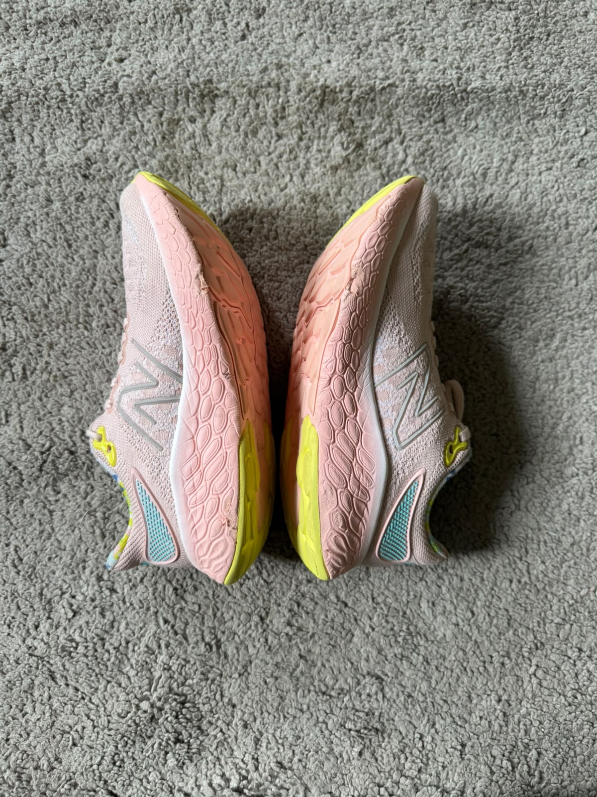 NEW BALANCE SIZE 36.5
