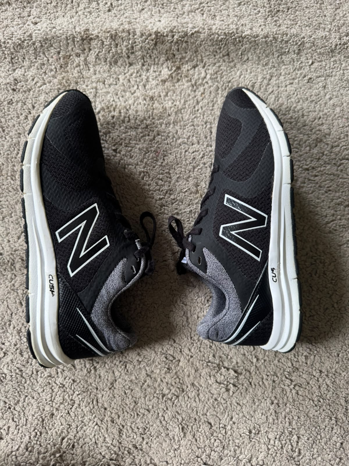 NEW BALANCE SIZE 40.5