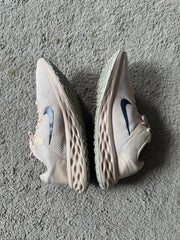 NIKE SIZE 41