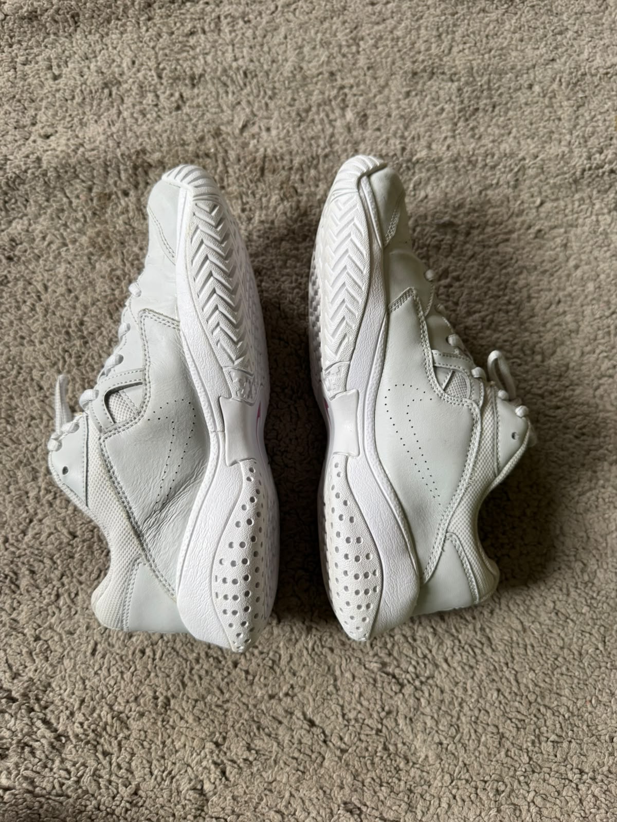 NIKE SIZE 38.5
