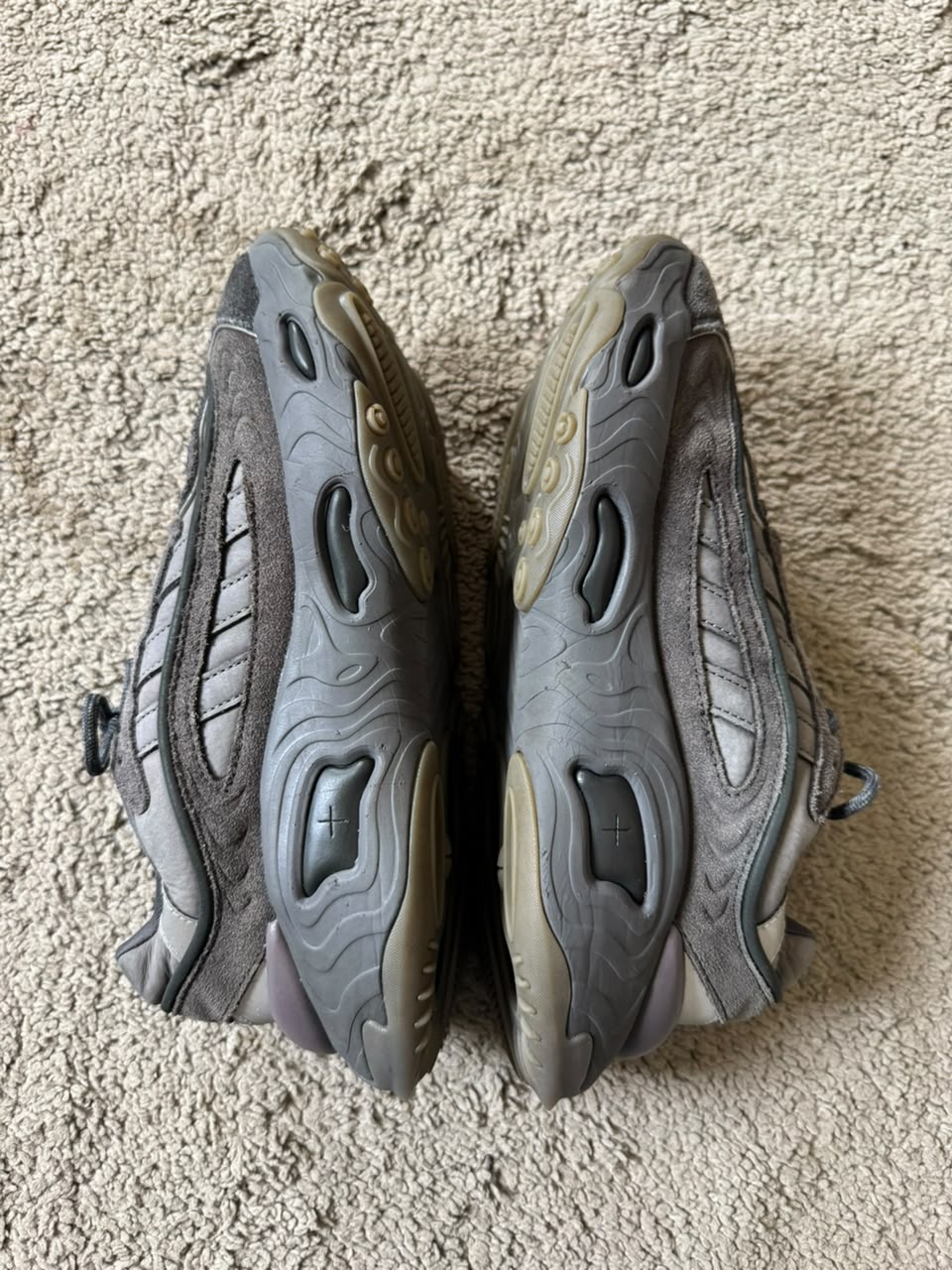 ADIDAS SIZE 41.5