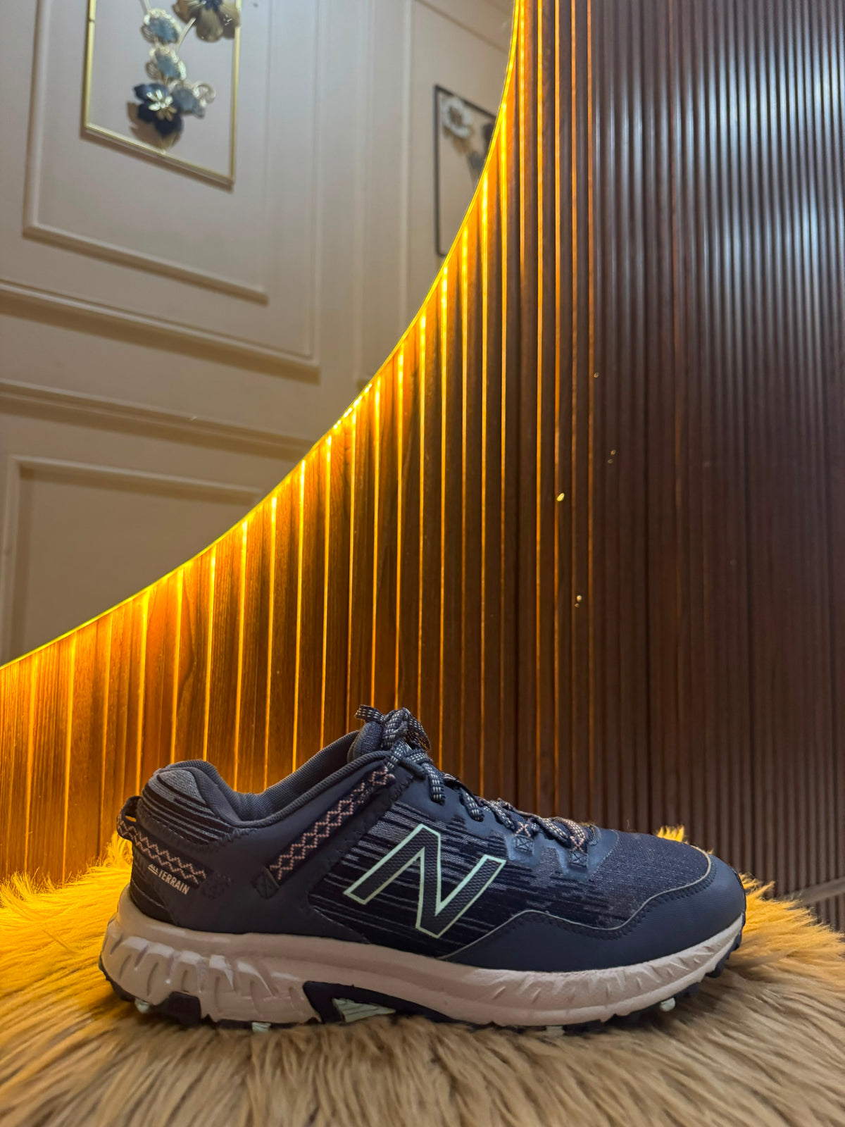NEW BALANCE SIZE 41.5