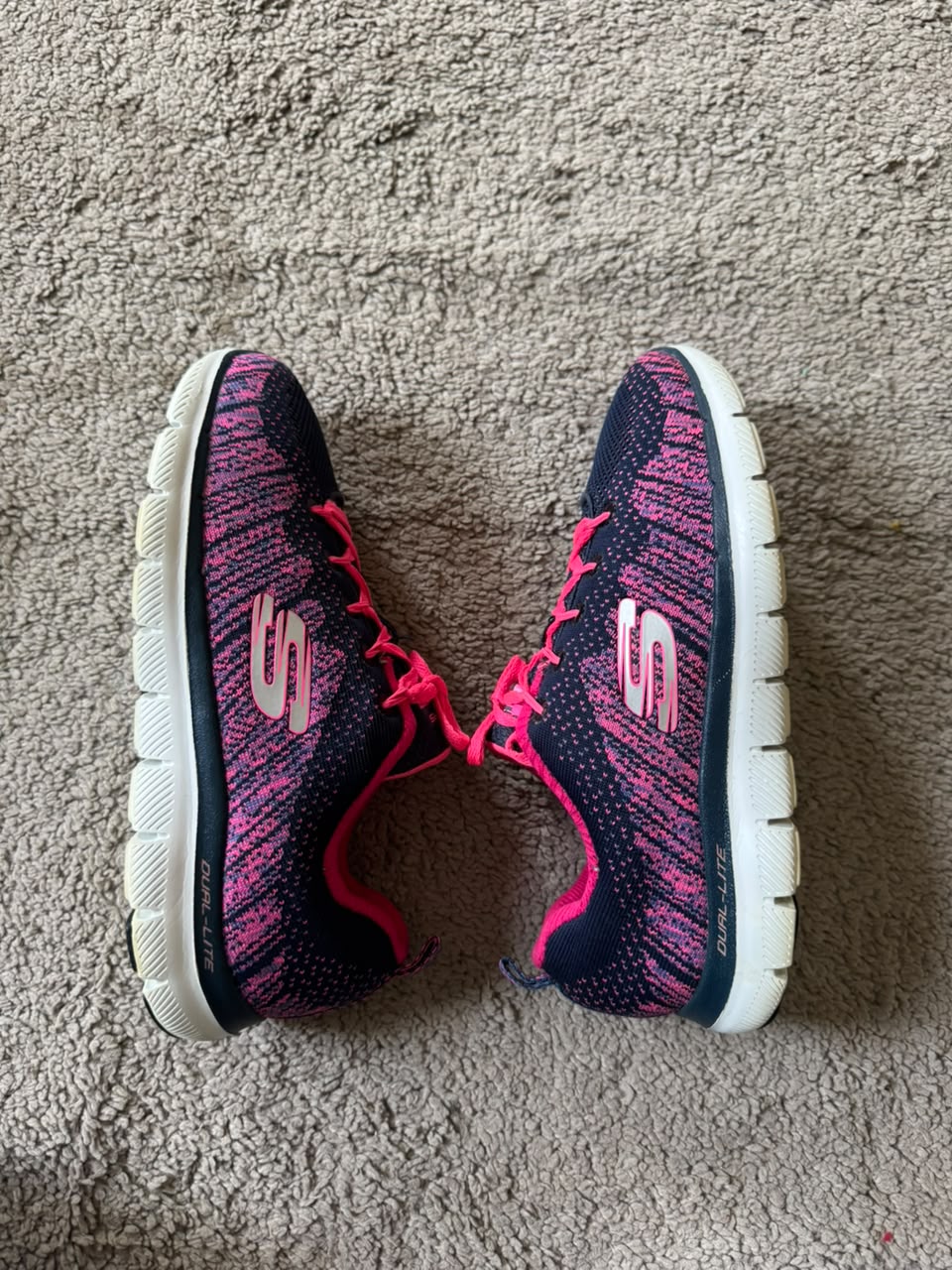 SKECHERS SIZE 38