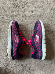 SKECHERS SIZE 38