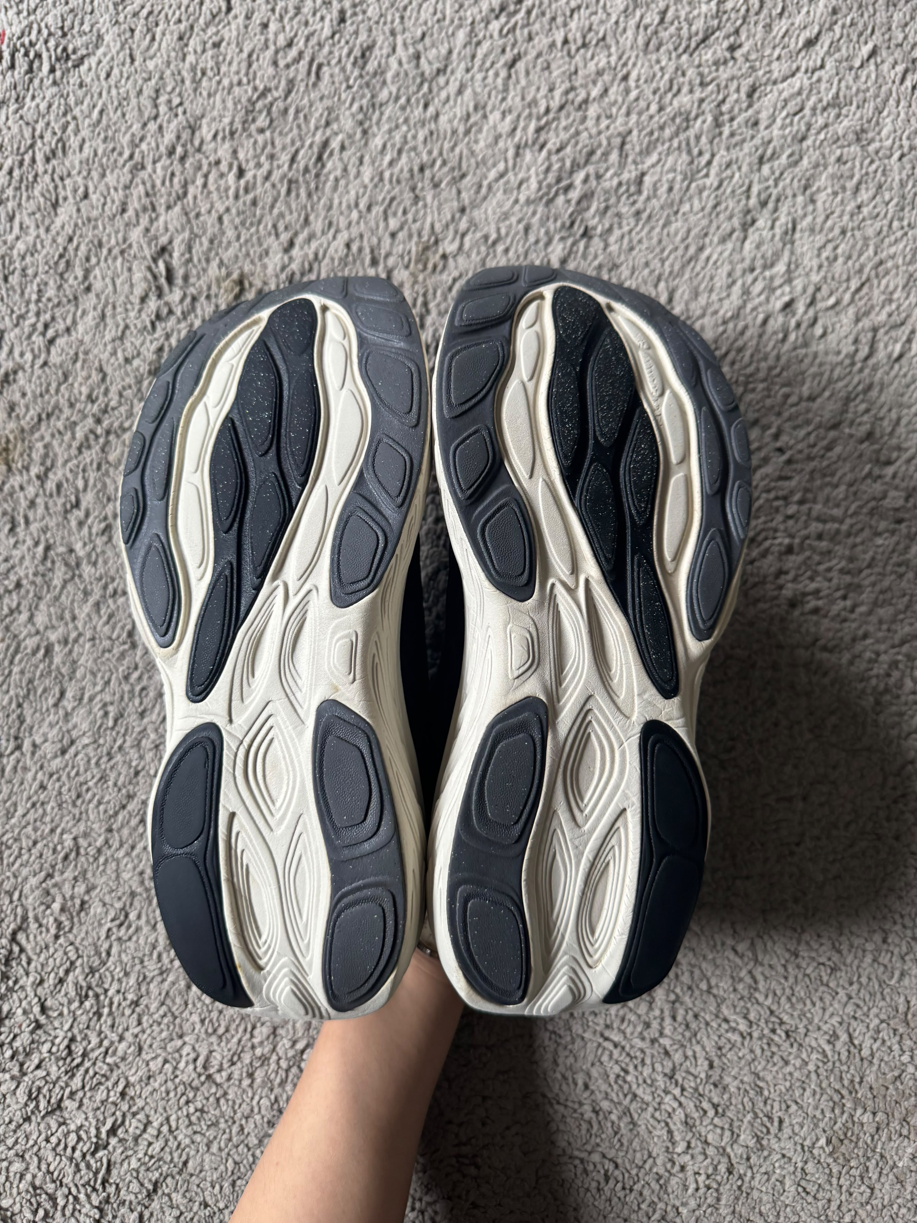 NEW BALANCE SIZE 40.5