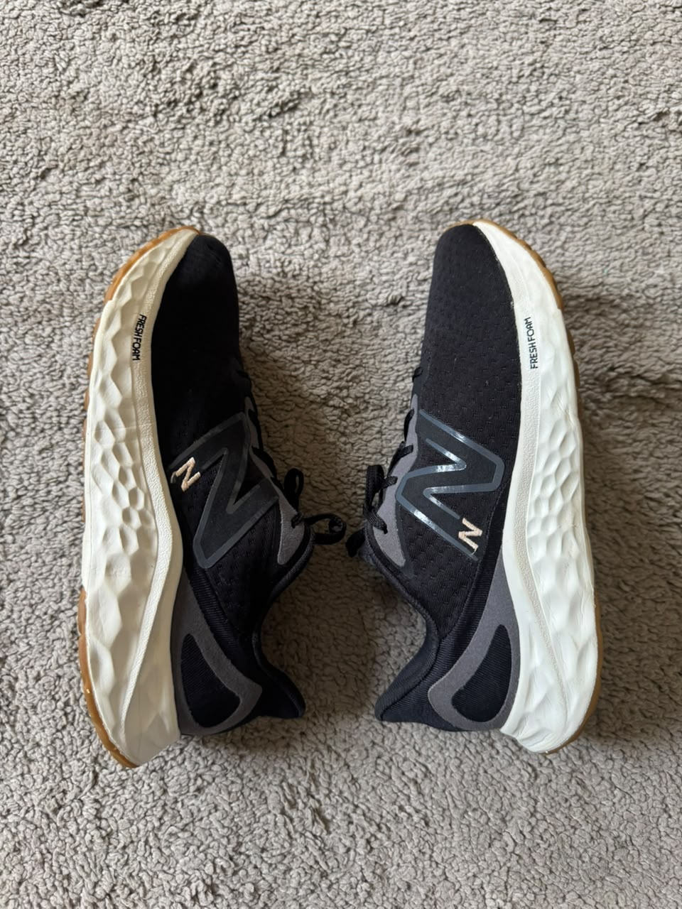 NEW BALANCE SIZE 40