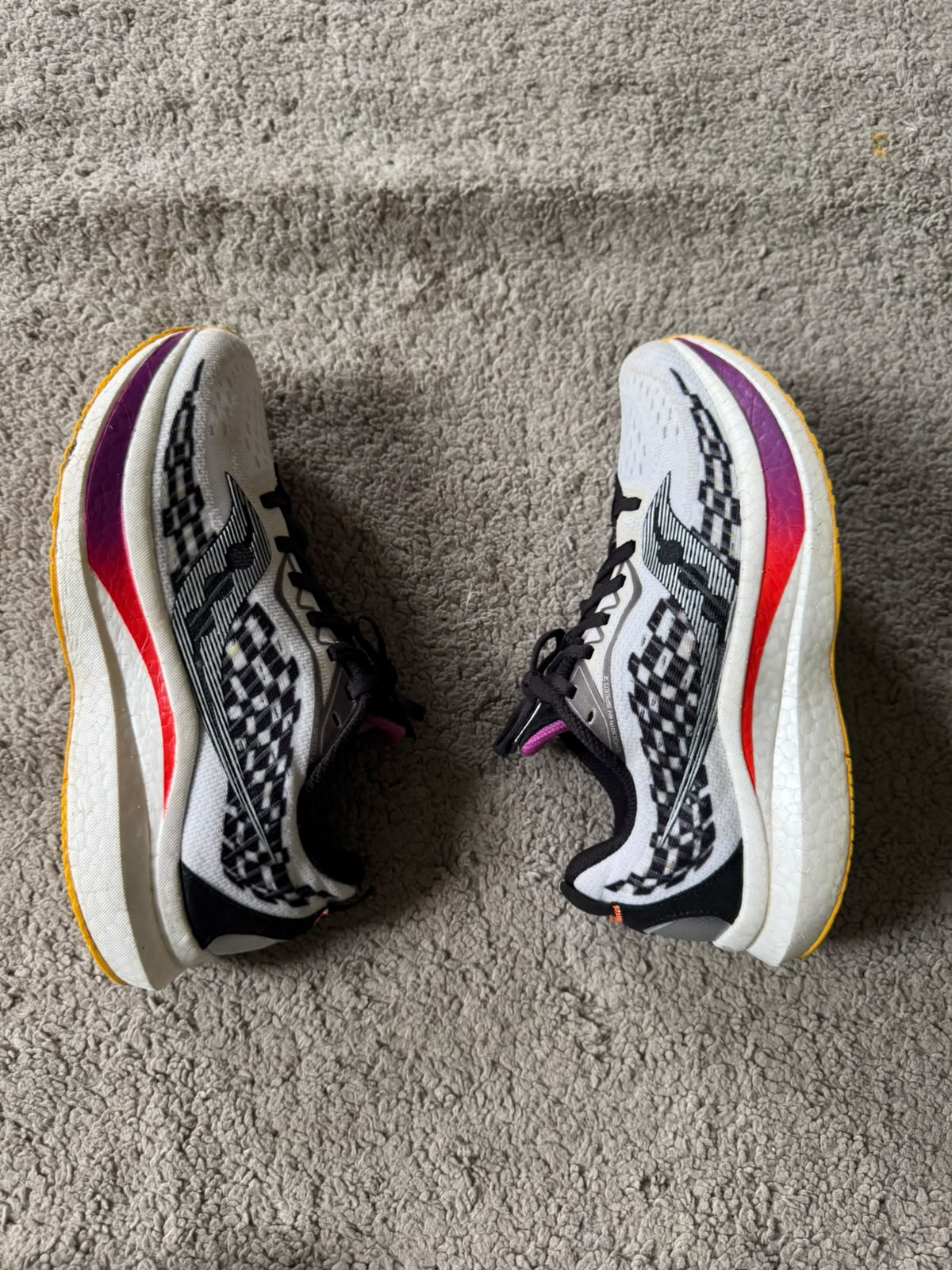 SAUCONY SIZE 39