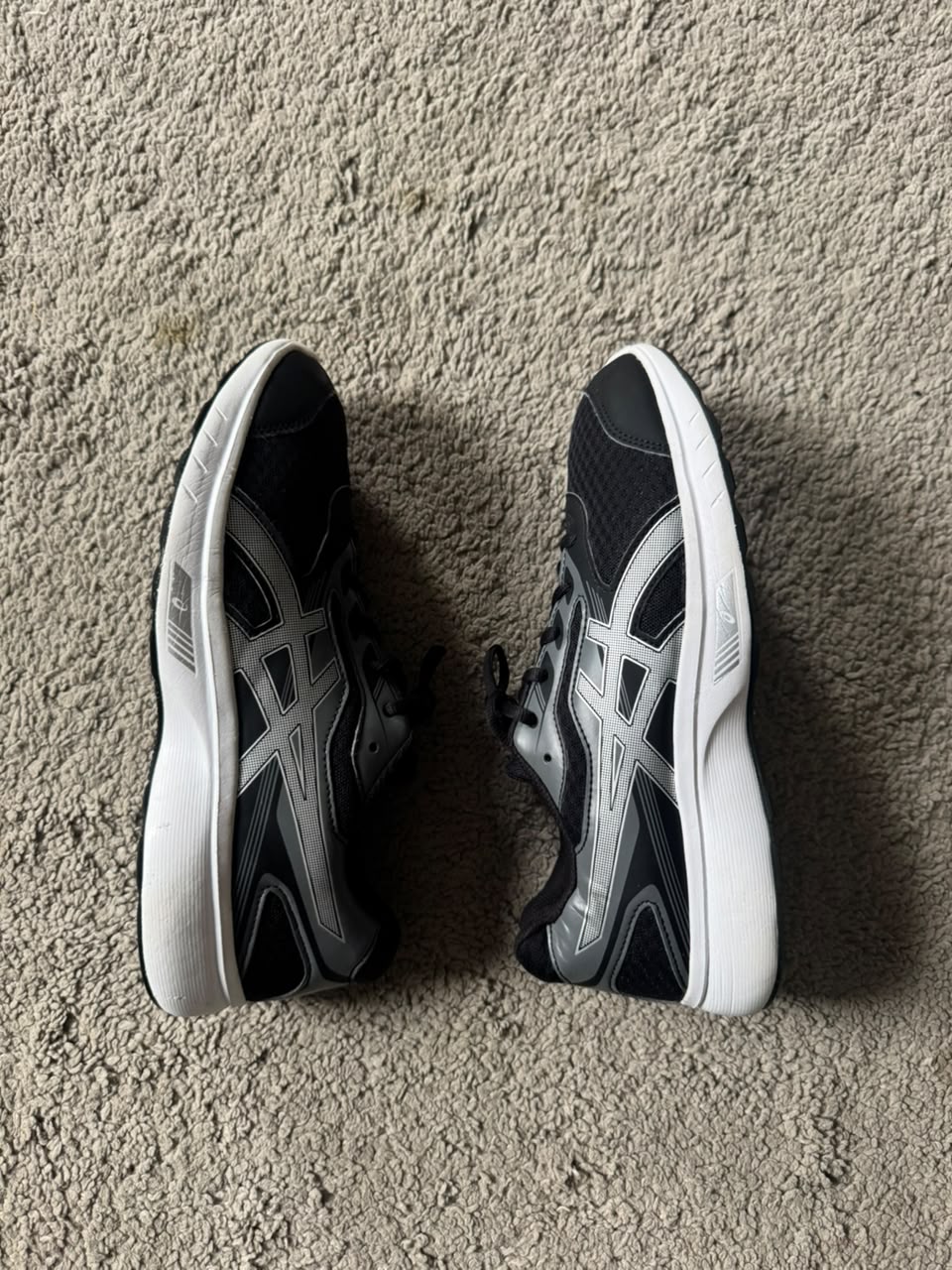 ASICS SIZE 41.5