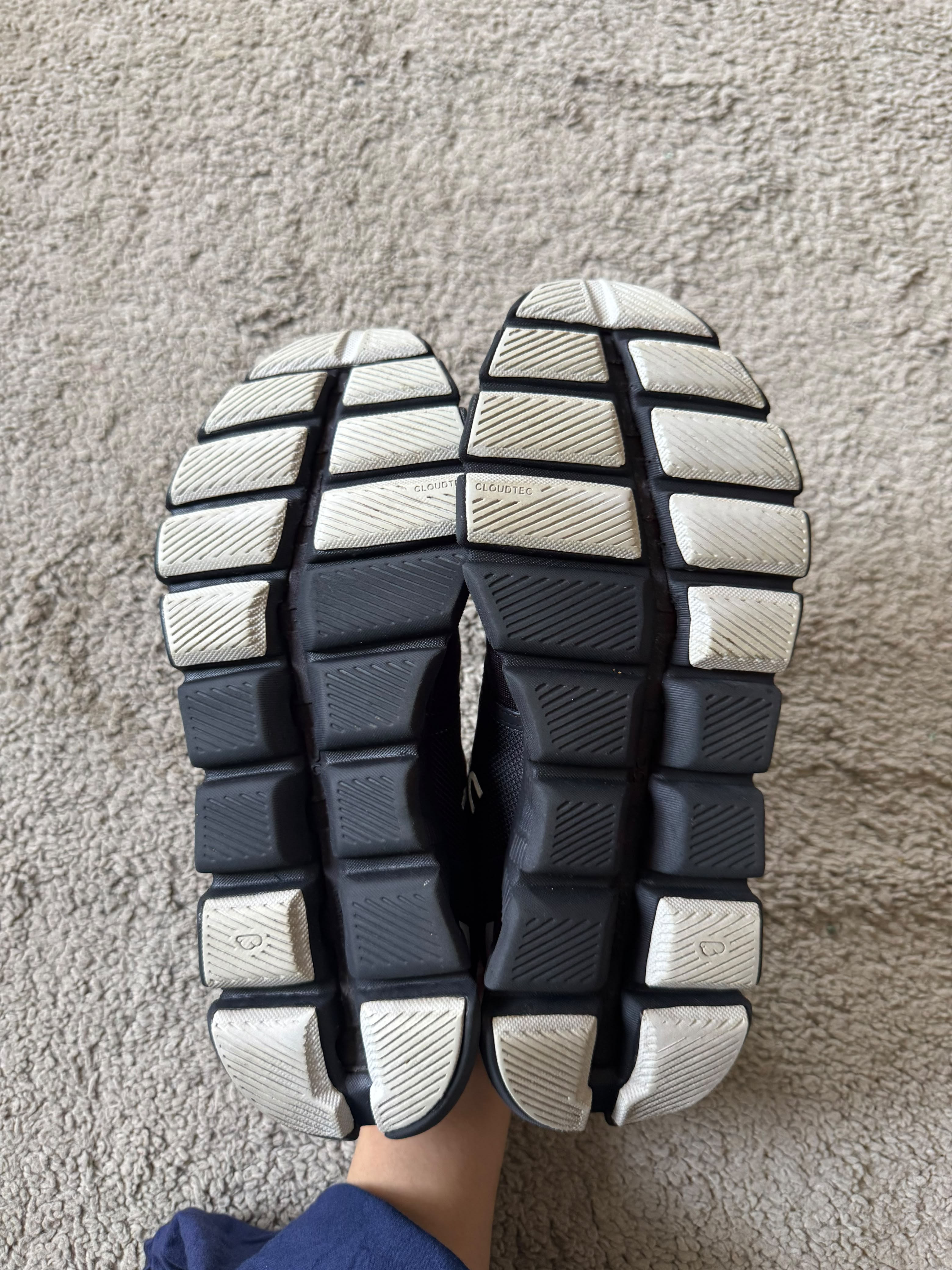 ON RUNNING SIZE 40