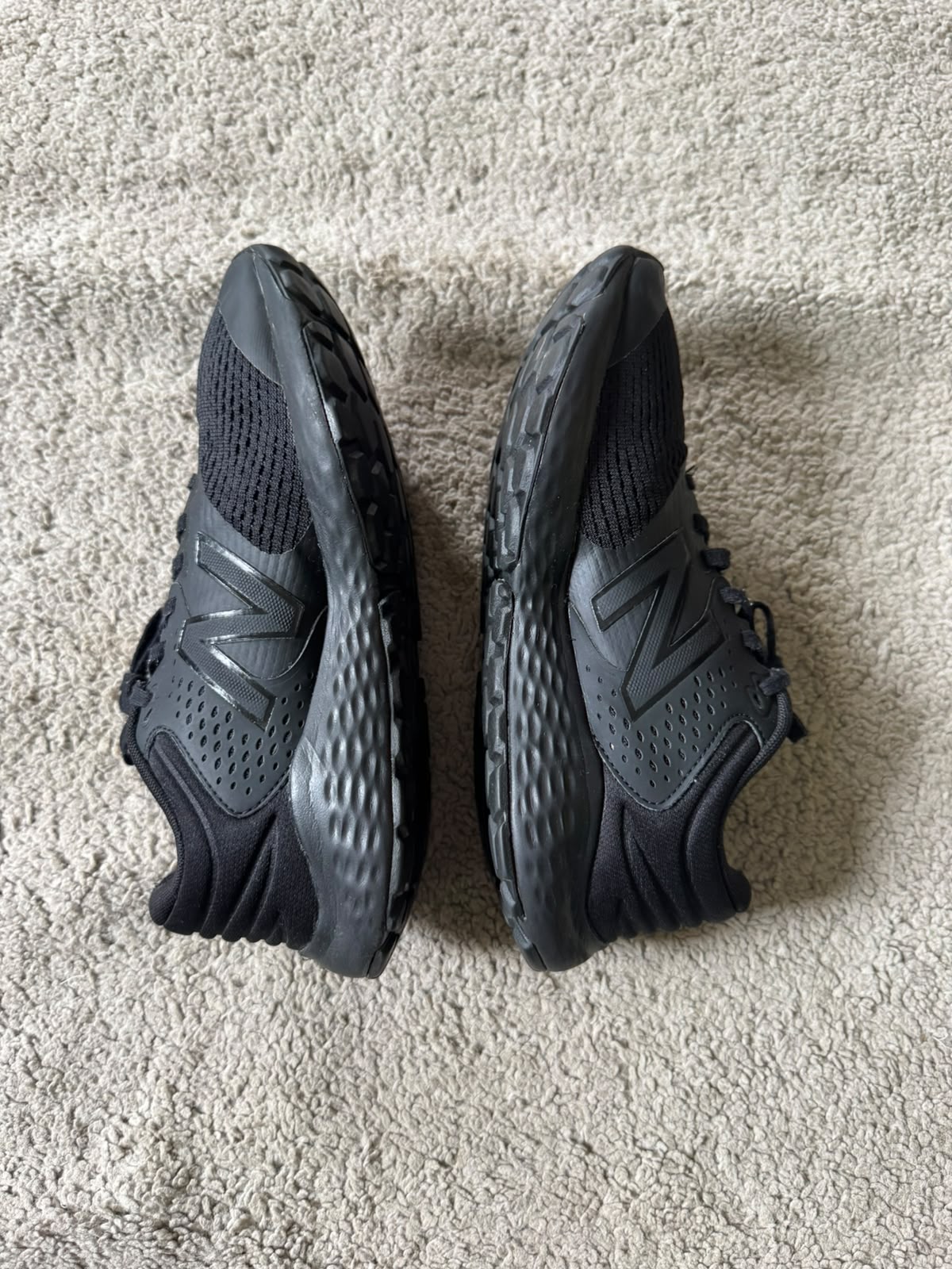 NEW BALANCE SIZE 40