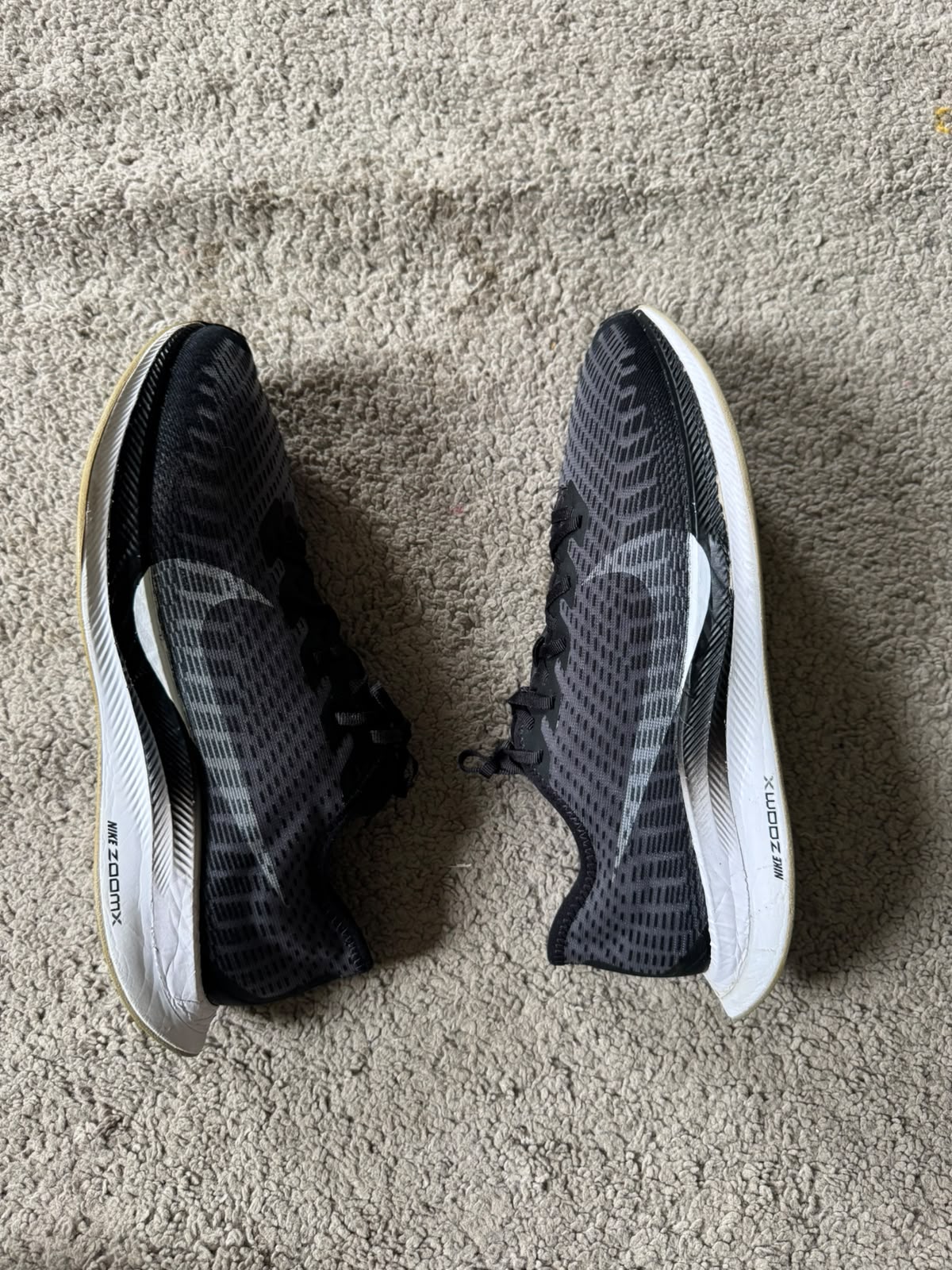 NIKE  SIZE 43