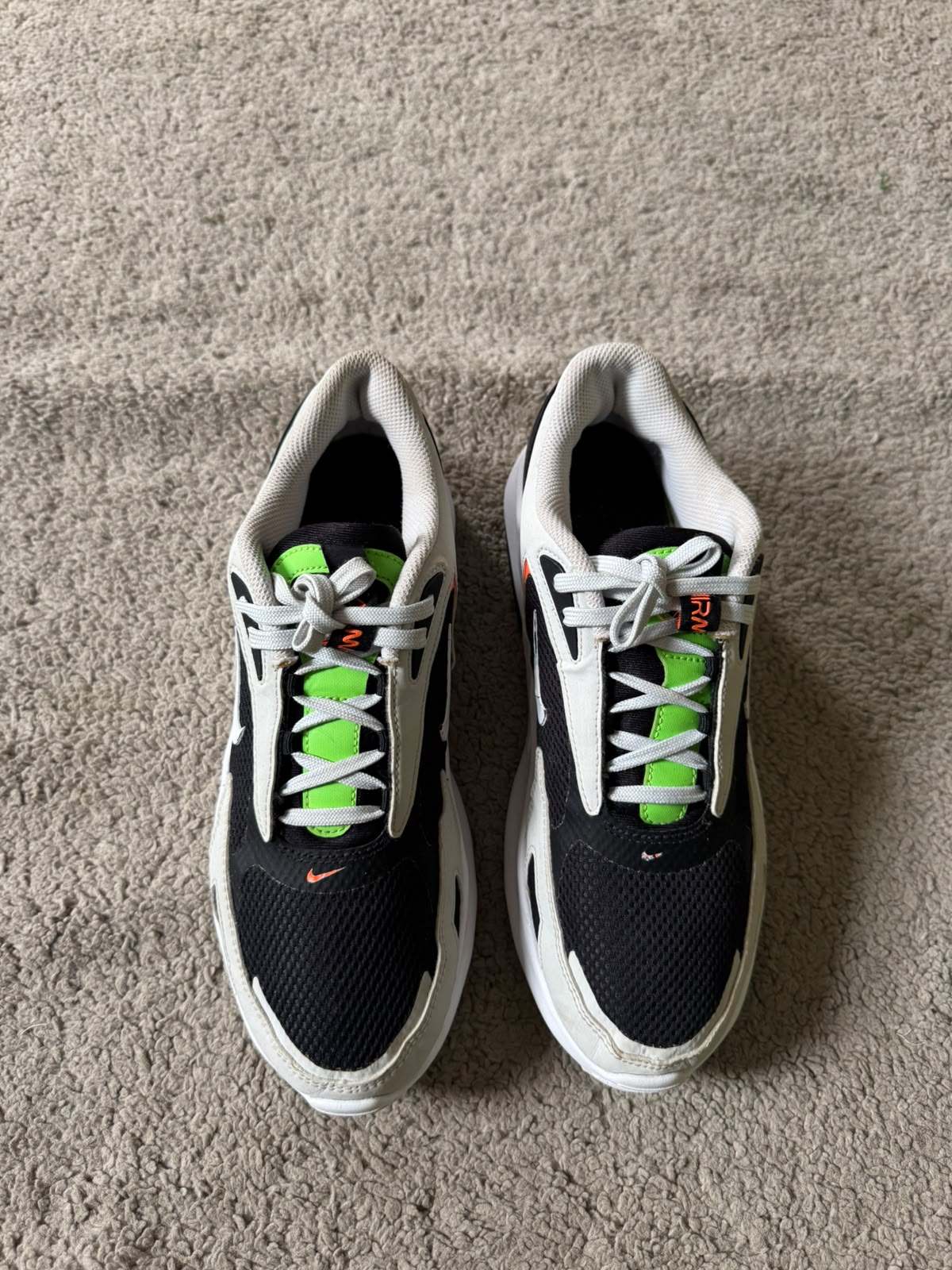 NIKE SIZE 42.5