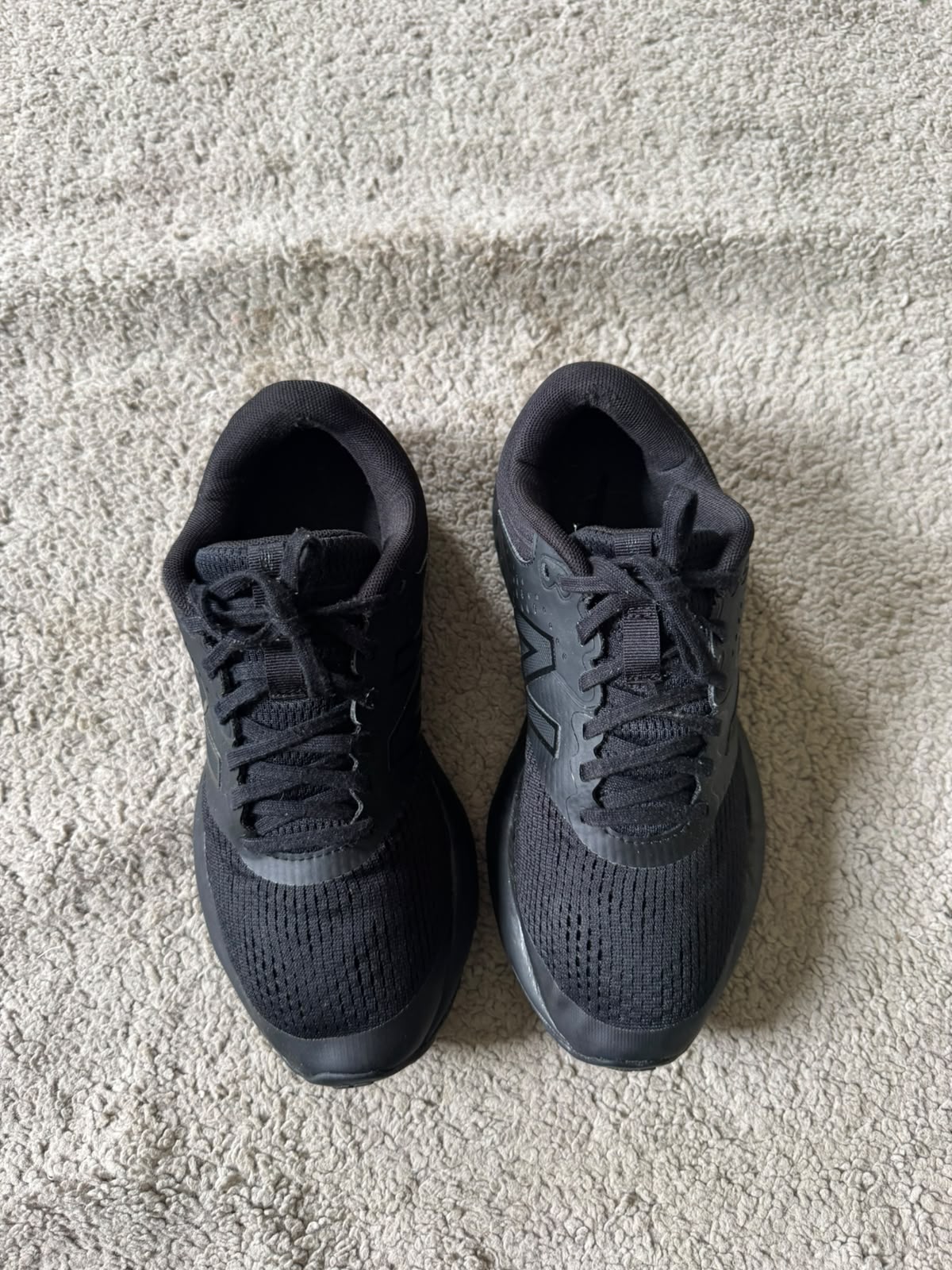NEW BALANCE SIZE 40