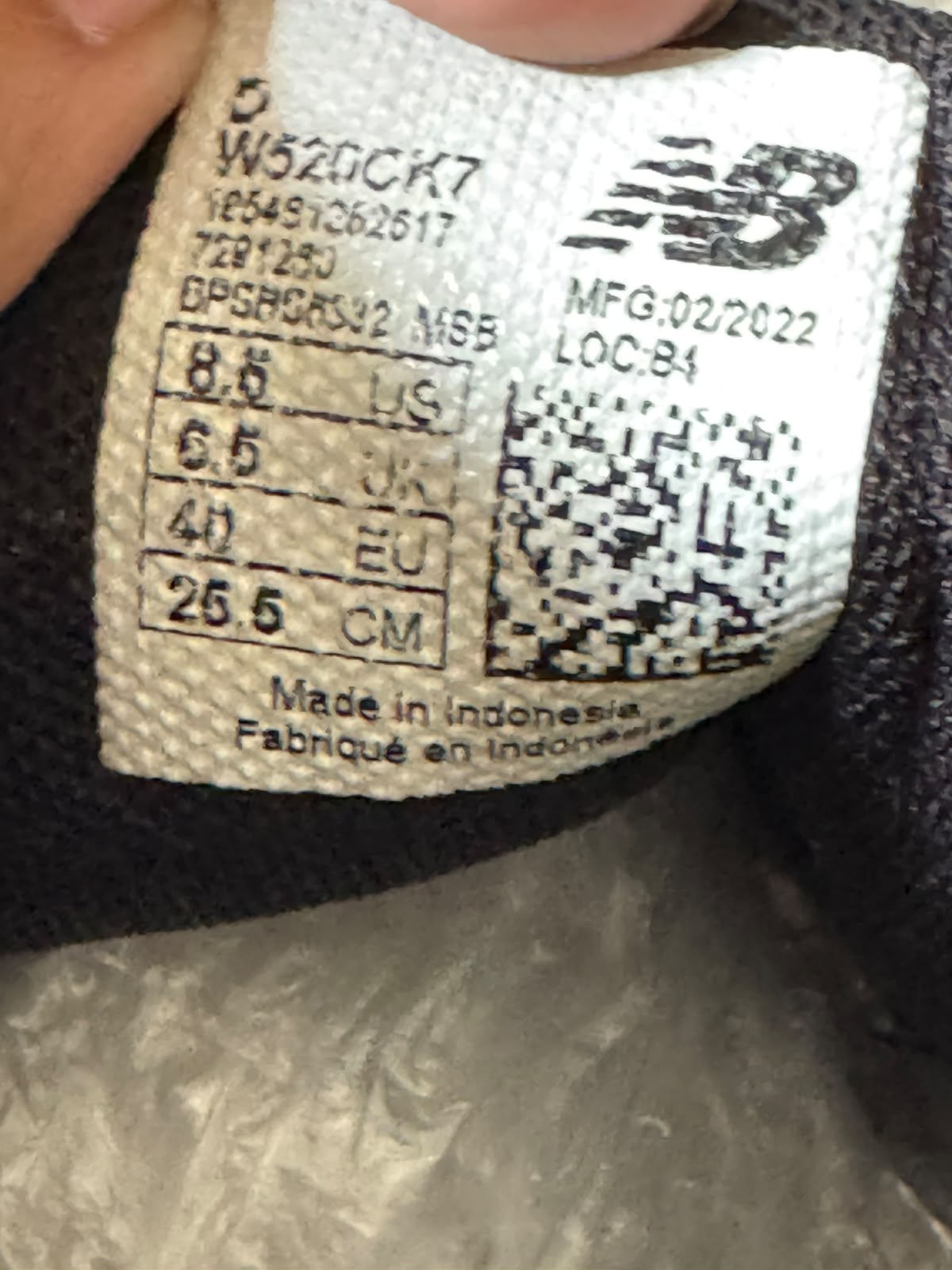 NEW BALANCE SIZE 40