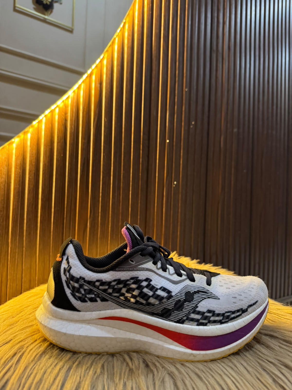 SAUCONY SIZE 39