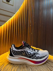 SAUCONY SIZE 39