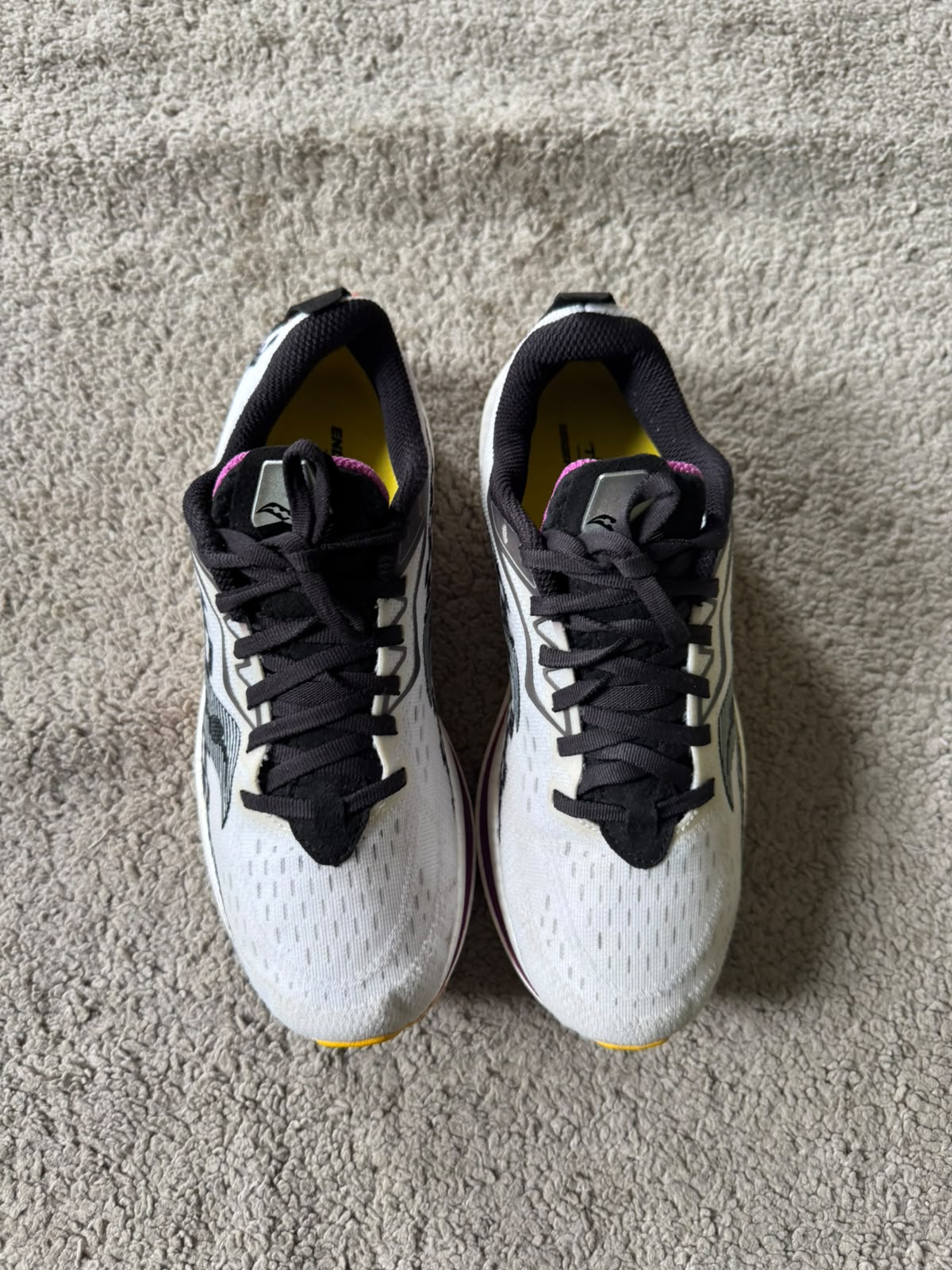 SAUCONY SIZE 39