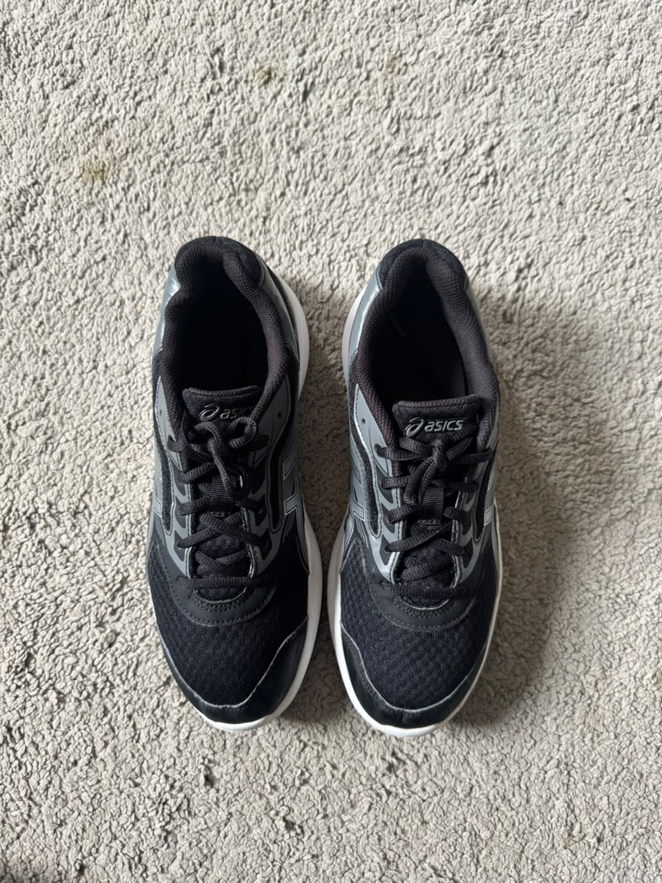 ASICS SIZE 41.5