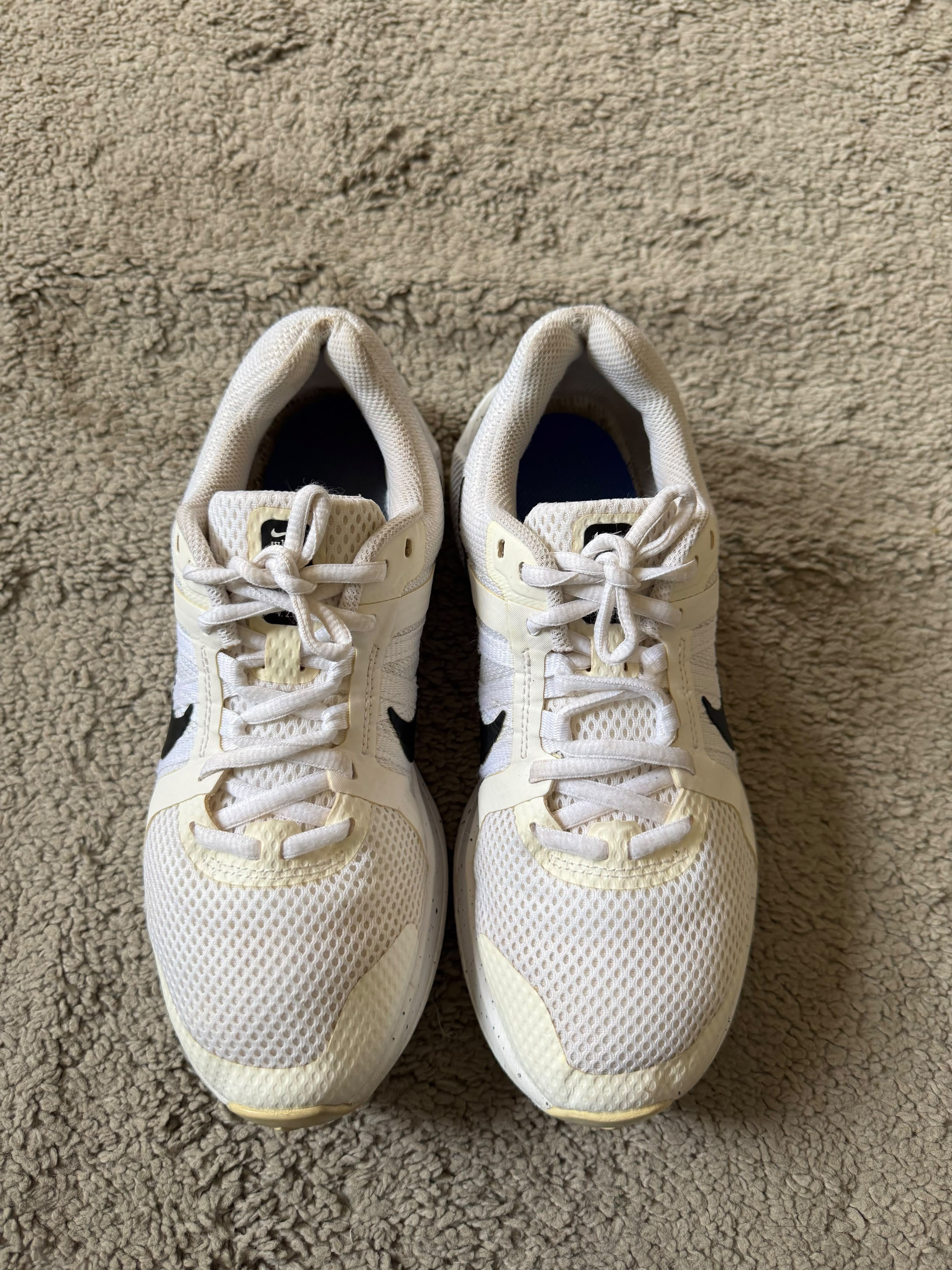 NIKE SIZE 40.5