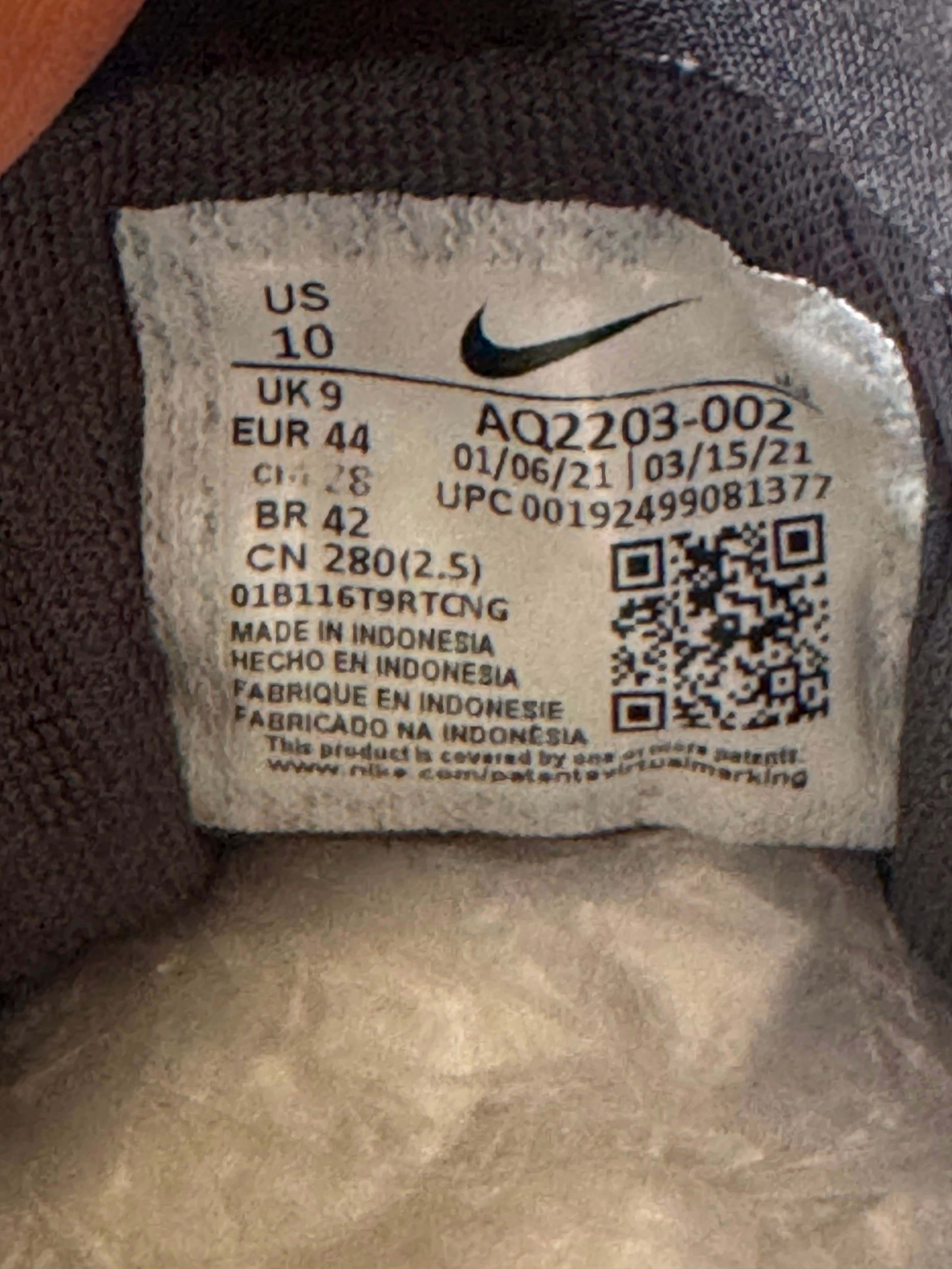 NIKE SIZE 44