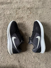 NIKE SIZE 39