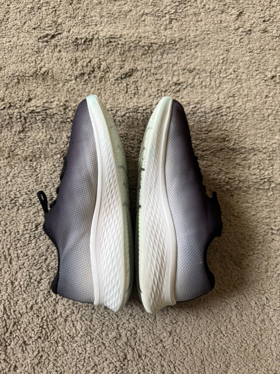SKECHERS SIZE 37.5