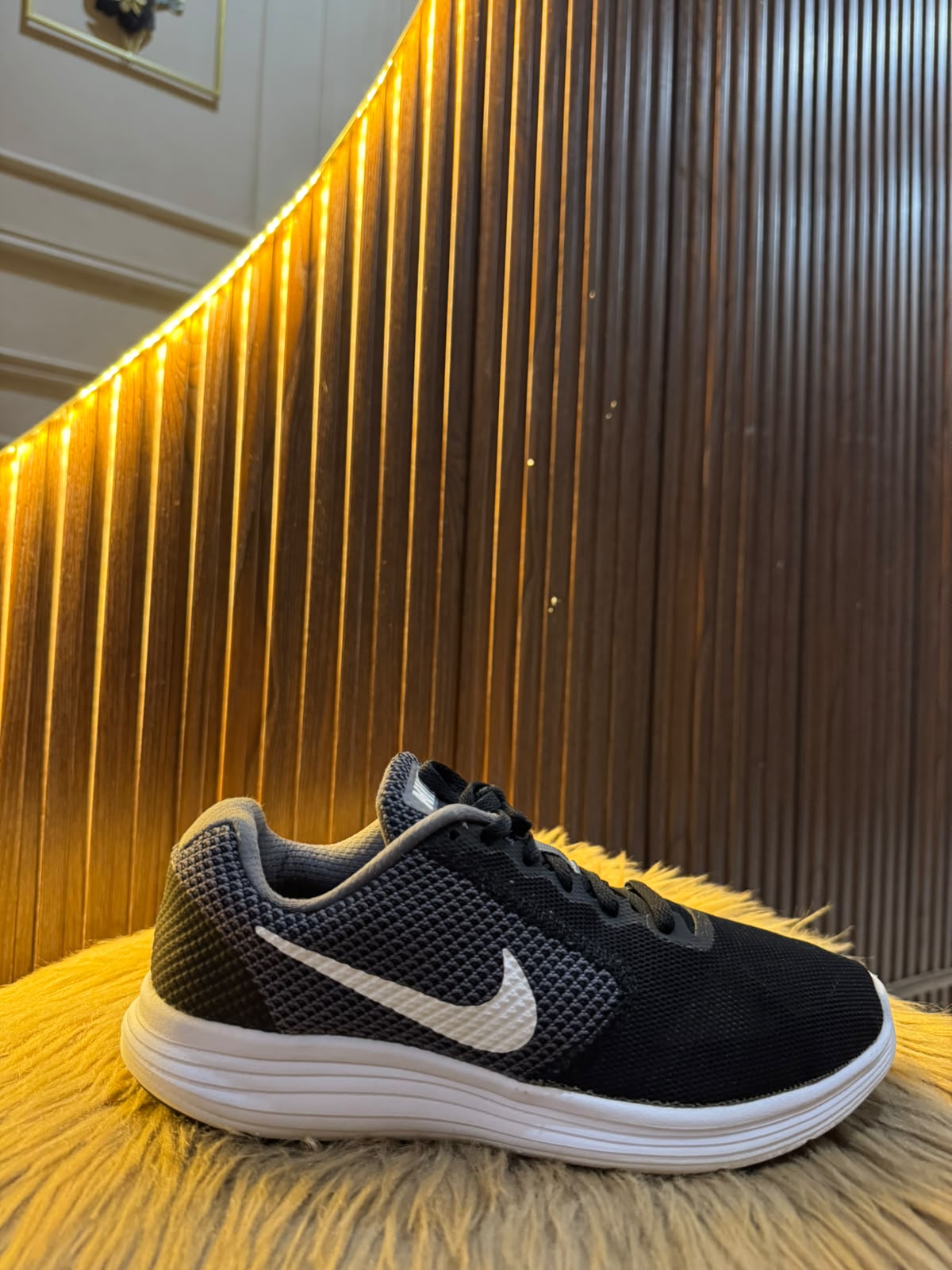 NIKE SIZE 39
