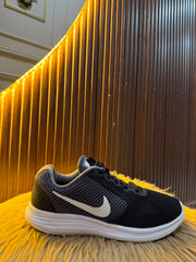 NIKE SIZE 39