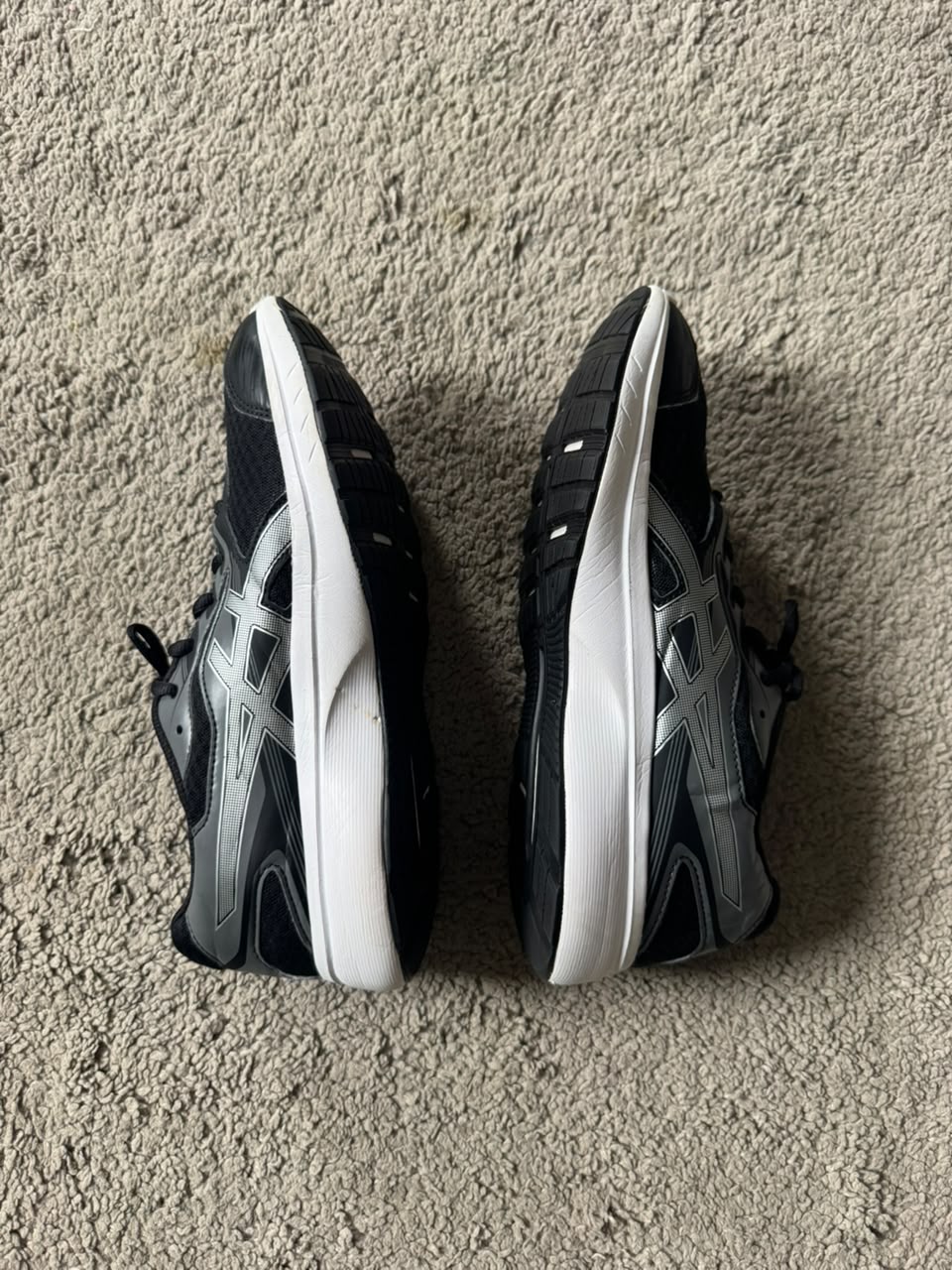 ASICS SIZE 41.5
