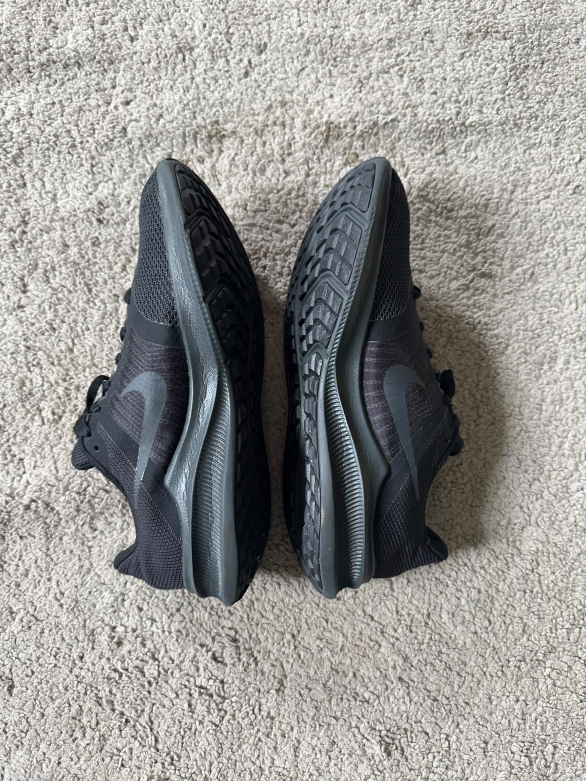 NIKE SIZE 40.5